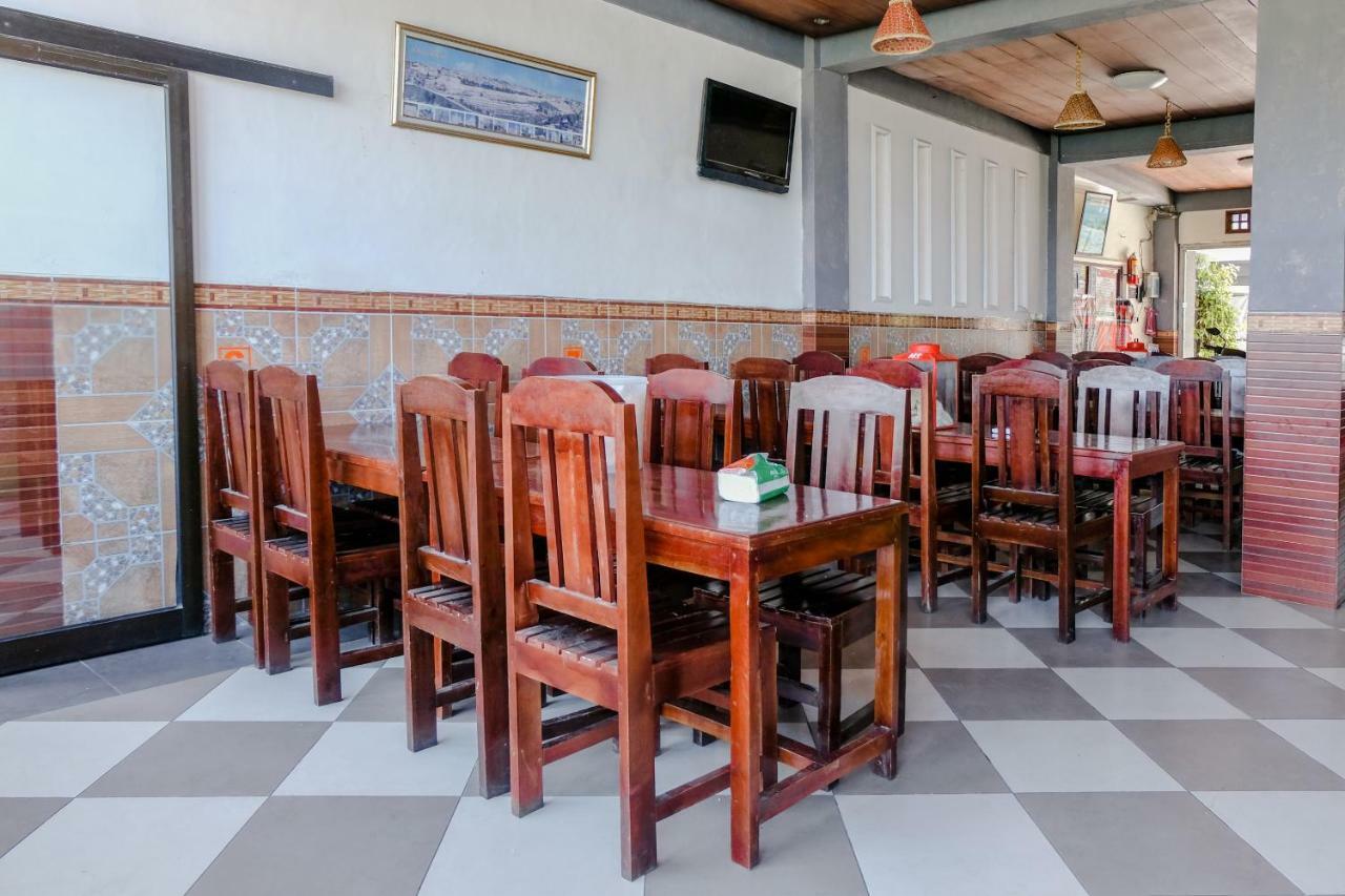 Oyo 1351 Tanggulasi Resto & Residence Syariah Magetan Exterior photo